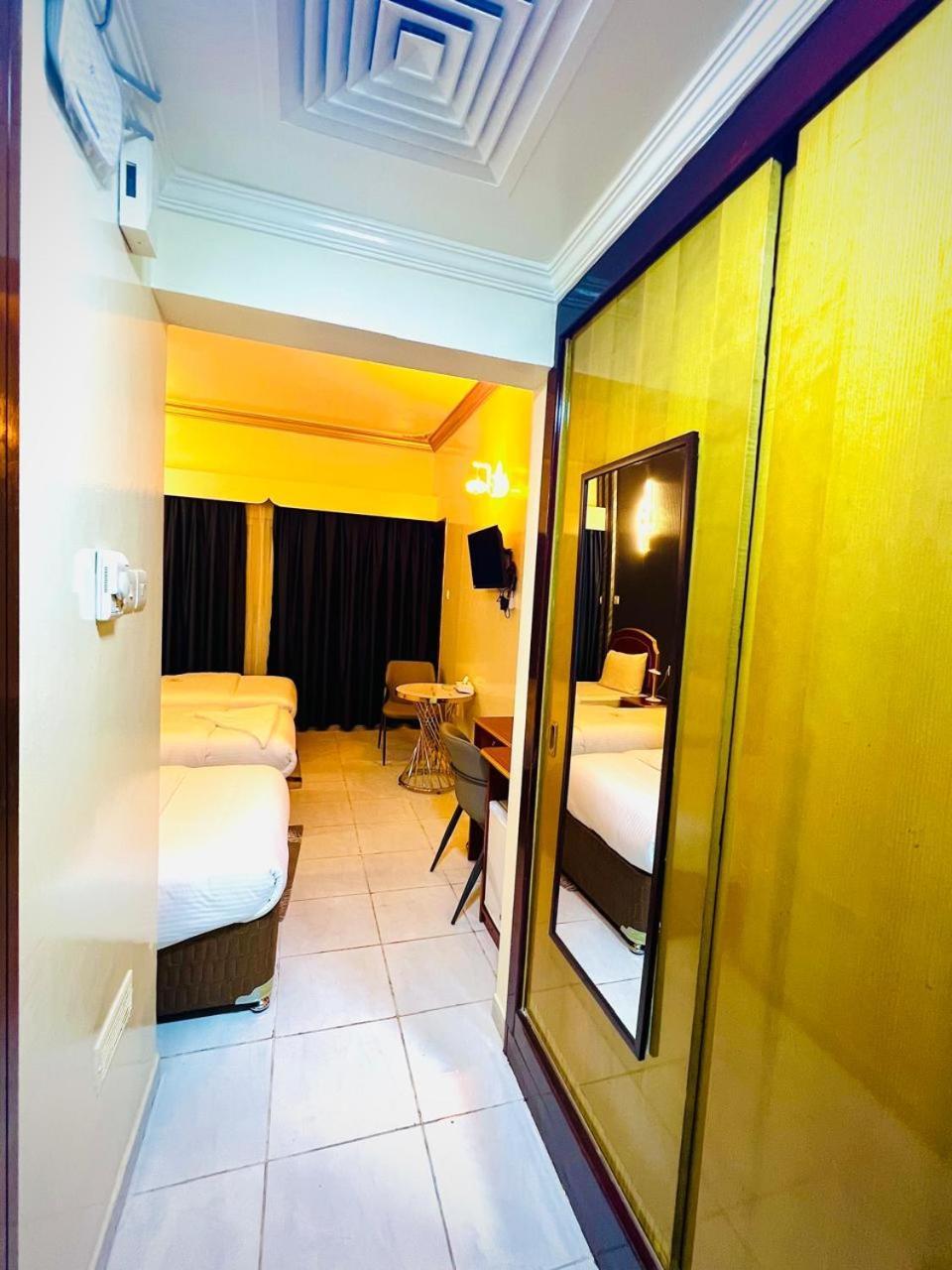 Galaxy Star Hotel Dubai Buitenkant foto